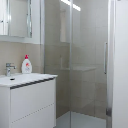 Five Stars Comfort Near The Lake Apartment *