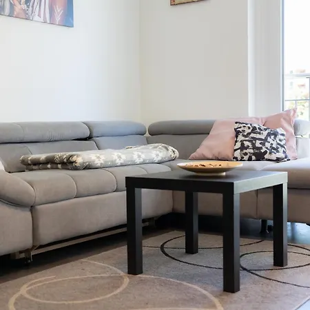 Five Stars Comfort Near The Апартаменти