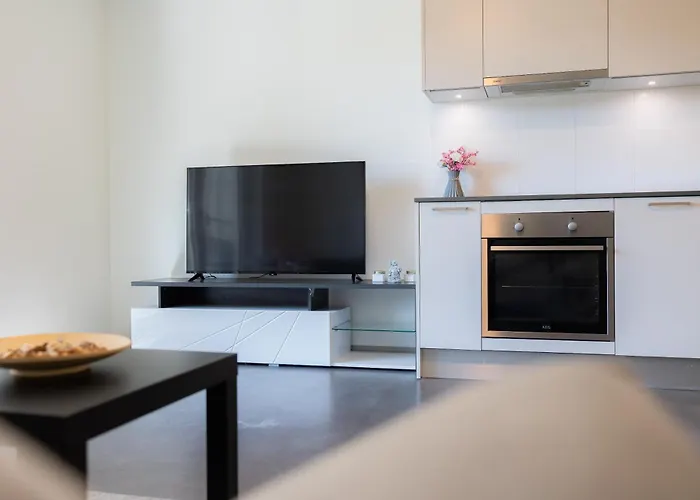 Five Stars Comfort Near The *